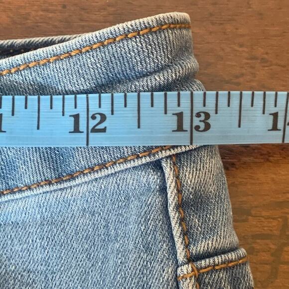 Fashion Nova Distressed Capri Jeans Size 3 - Picture 4 of 6